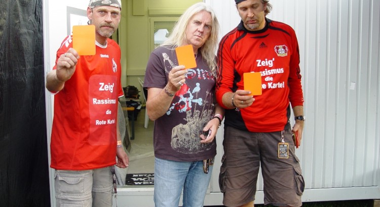 Biff zeigt Rassismus die Rote Karte