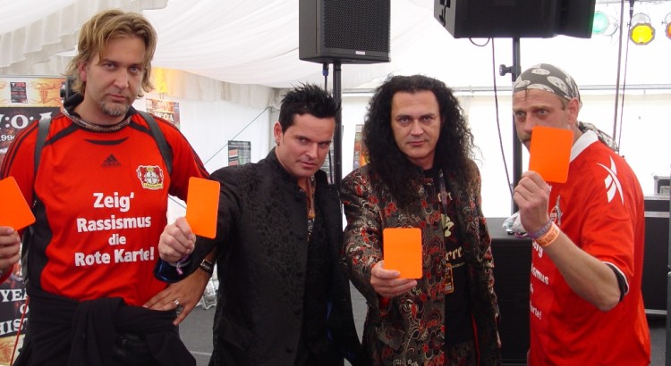 Corvus Corax zeigen Rassismus die Rote Karte