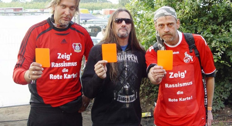 Tom Angelripper zeigt Rassismus die Rote Karte